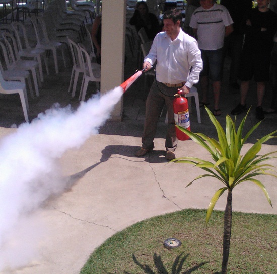 Engenheiro Sergio Miorin no Treinamento de Brigada de Incêndio Vila Ventura